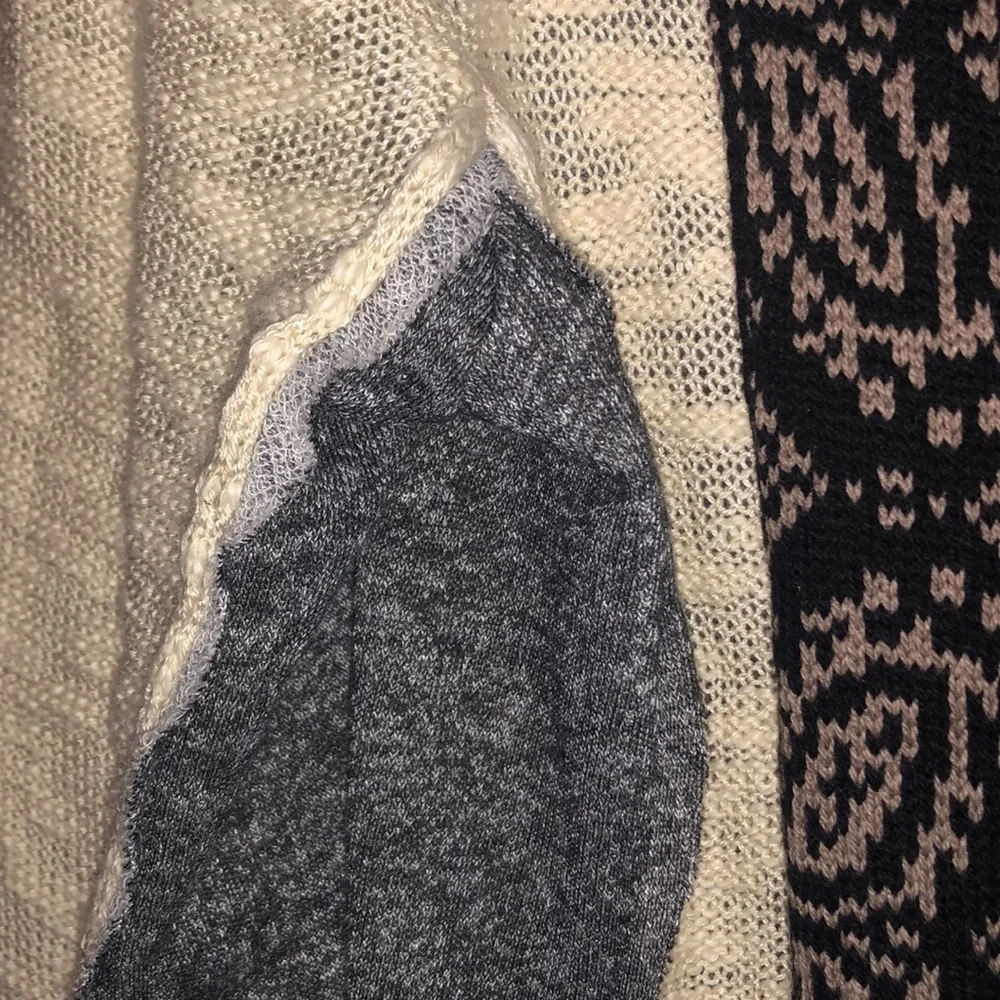 Gorgeous BKE Gimmicks cardigan with so much detail! It’s brand new with tags! - Picture 3 of 4